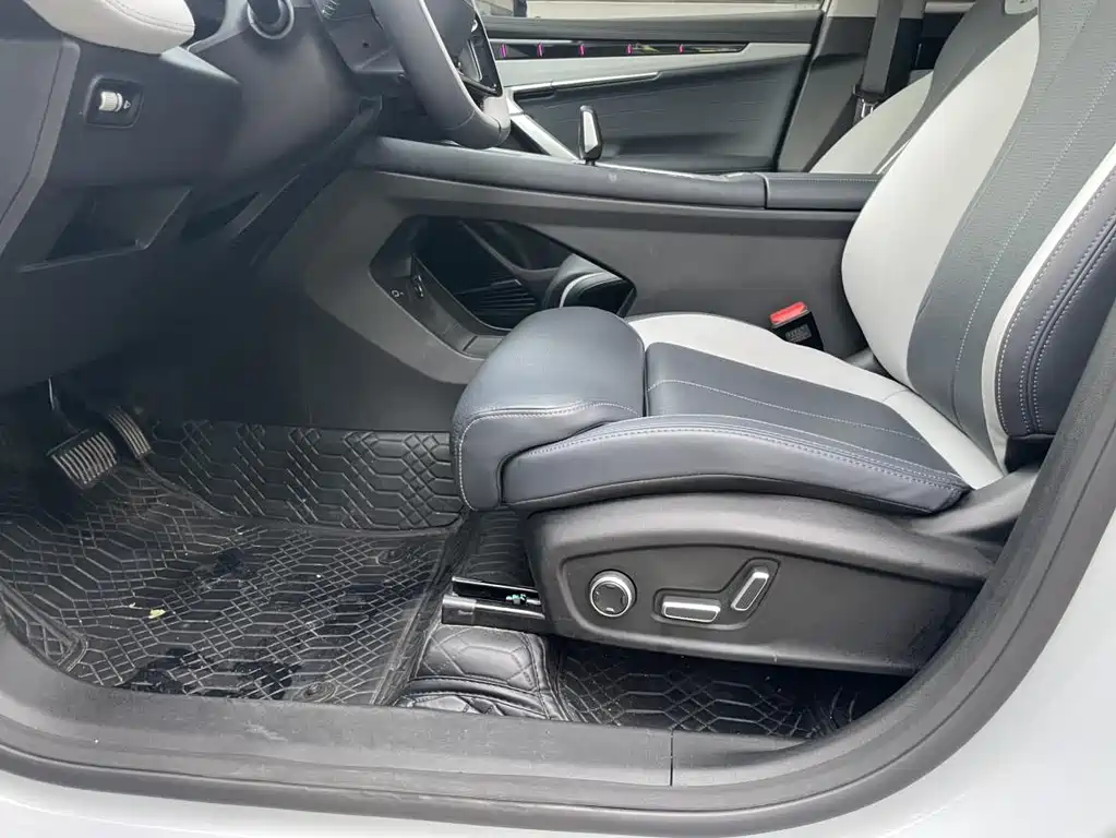 Geely Auto Boyue L 2024 1.5TD DCT Flagship Edition 2024 - thumbnail 5