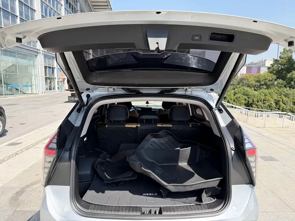 Geely Auto Emgrand L 2023 1.5TD DCT Premium 2024 - thumbnail 8