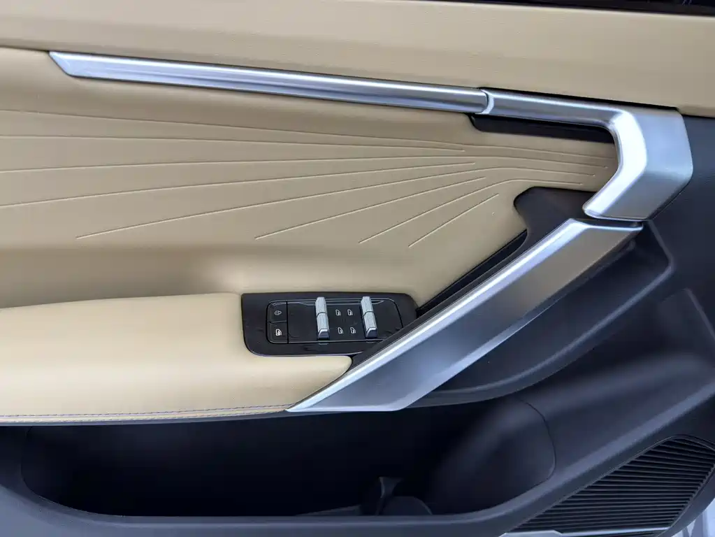 Geely Auto Emgrand L 2023 1.5TD DCT Premium 2023 - thumbnail 7