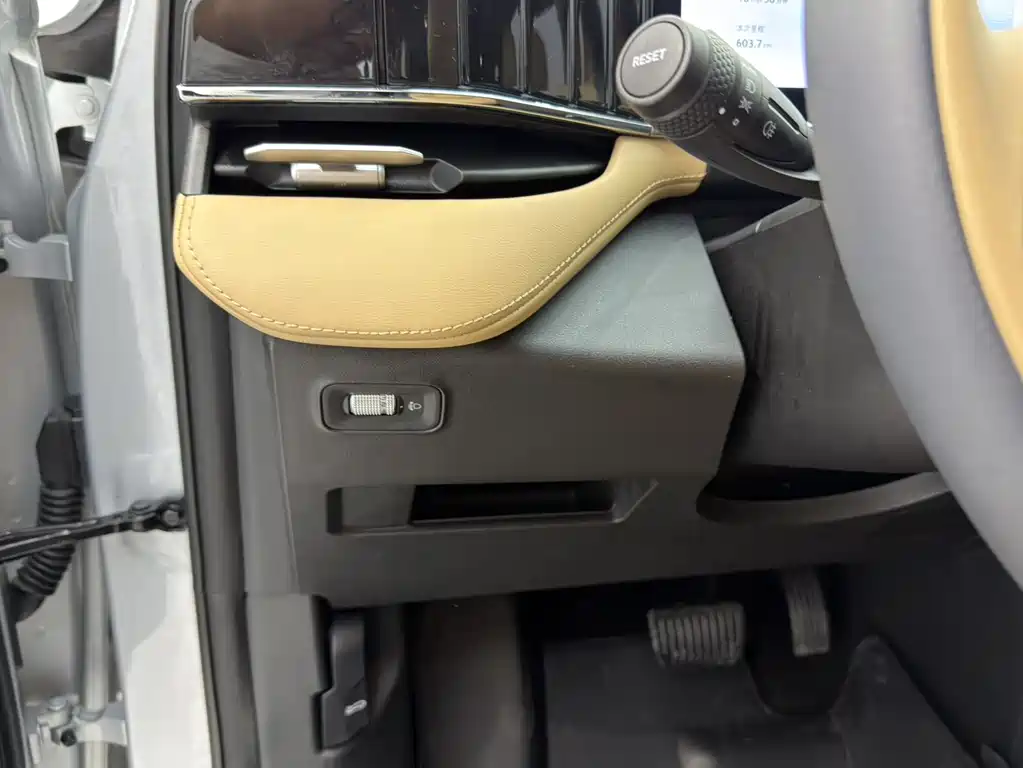 Geely Auto Emgrand L 2023 1.5TD DCT Premium 2023 - thumbnail 8