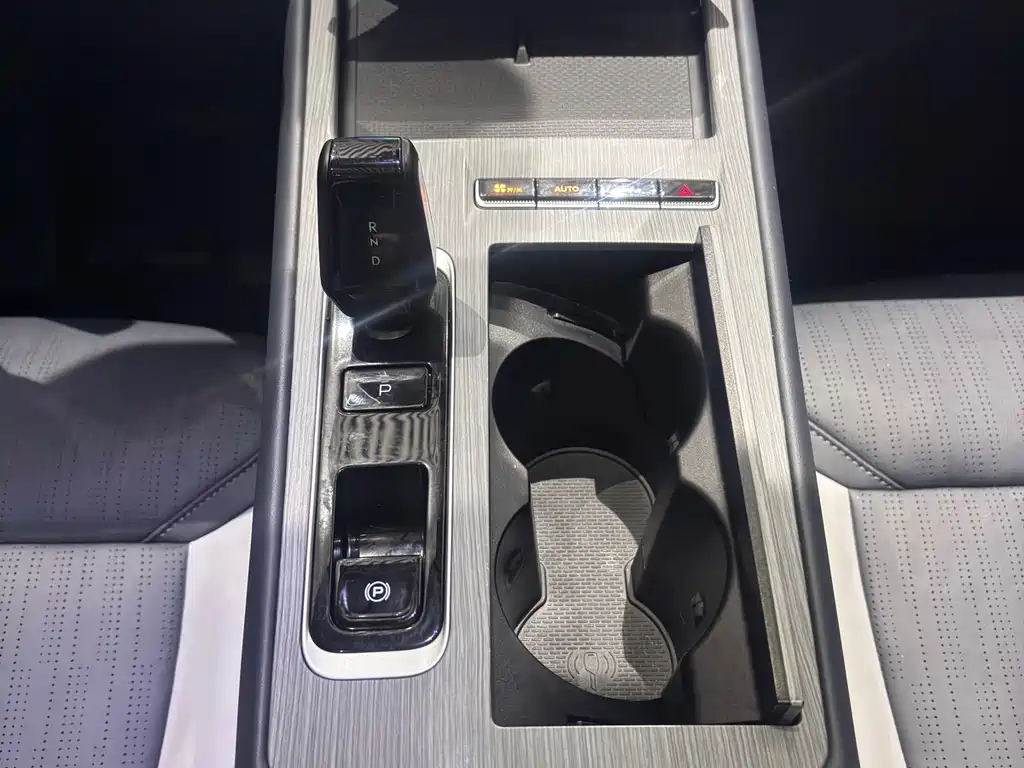 Geely Auto Emgrand L 2024 1.5TD DCT Premium 2024 - thumbnail 12