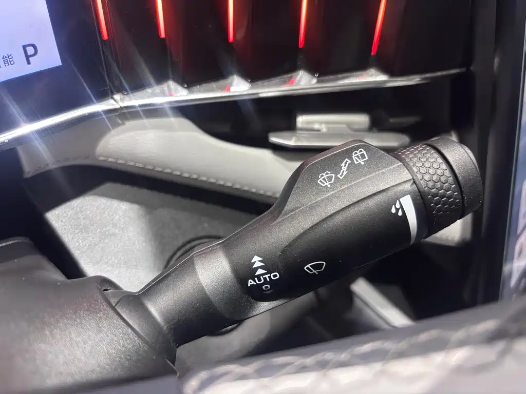 Geely Auto Emgrand L 2024 1.5TD DCT Premium 2024 - thumbnail 17