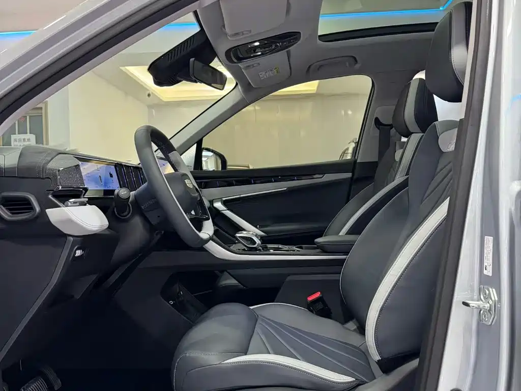 Geely Auto Boyue L 2023 1.5TD DCT Glory Edition 2023 - thumbnail 4
