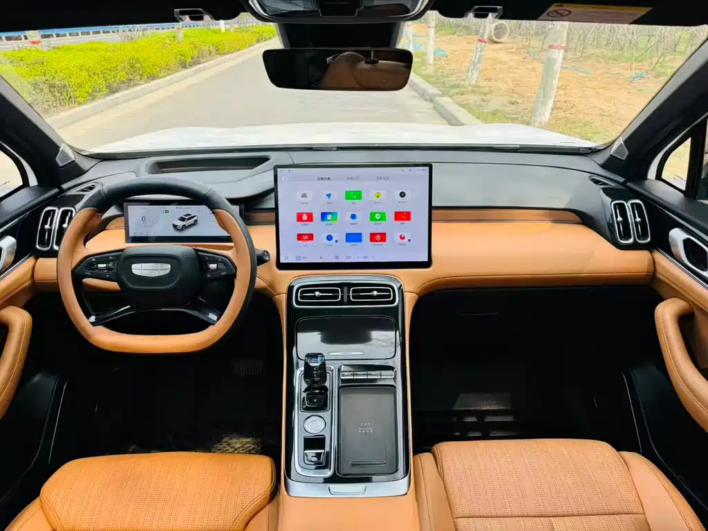 Geely Auto Emgrand L 2025 Model Year Fourth Generation 1.5TD DCT Premium 2025 - thumbnail 4