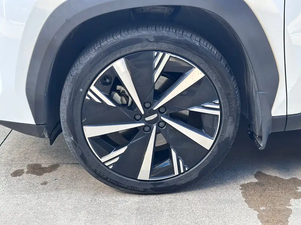 Geely Auto Boyue L 2023 1.5TD DCT Premium 2023 - thumbnail 5