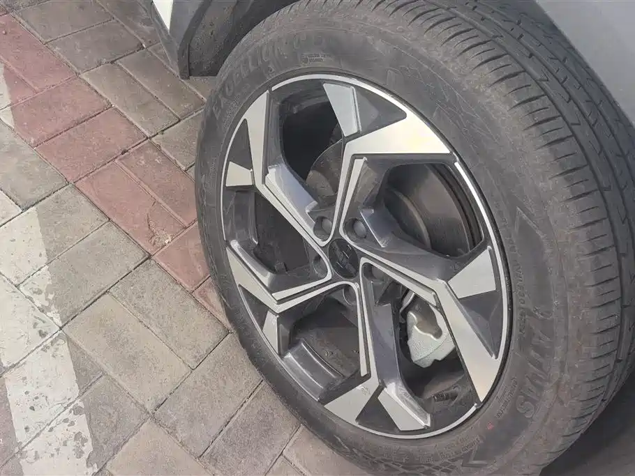 Geely Auto Emgrand L 2023 1.5TD DCT Premium 2024 - thumbnail 6
