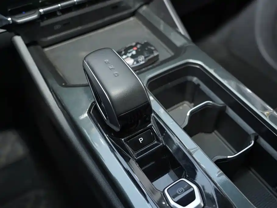 Geely Auto Haoyue L 2023 2.0T DCT Luxury 2024 - thumbnail 8