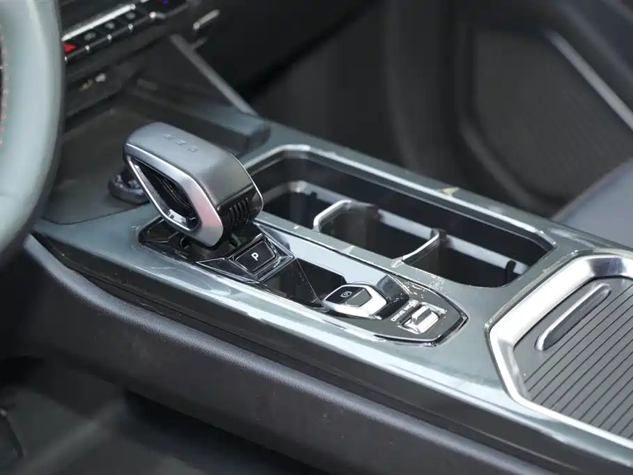 Geely Auto Haoyue L 2023 2.0T DCT Luxury 2024 - thumbnail 11