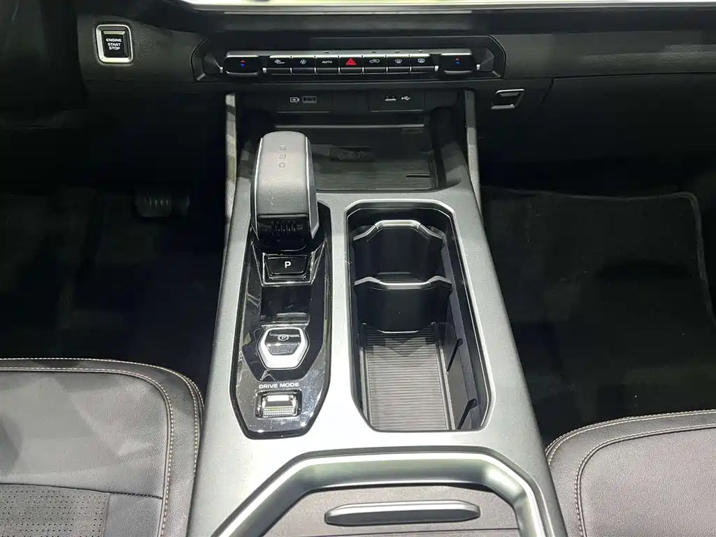Geely Auto Haoyue L 2025 2.0T DCT Premium 2024 - thumbnail 16