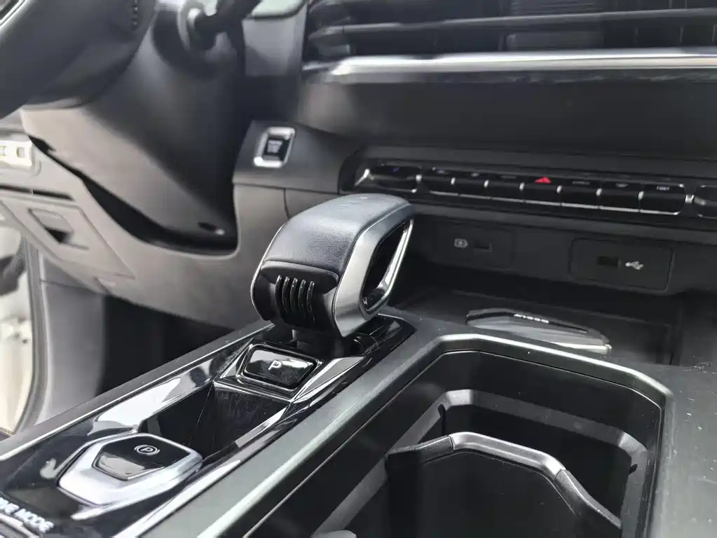 Geely Auto Haoyue L 2023 2.0T DCT Luxury 2023 - thumbnail 15