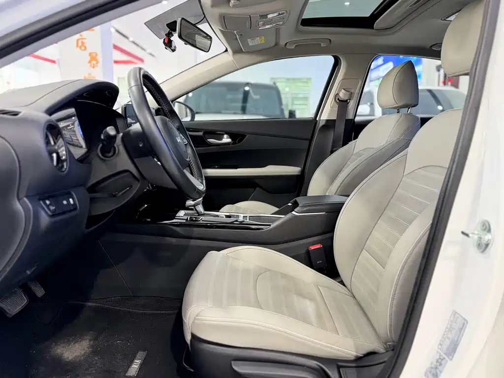 Kia KIA K3 2023 1.5L CVT Luxury 2023 - thumbnail 4