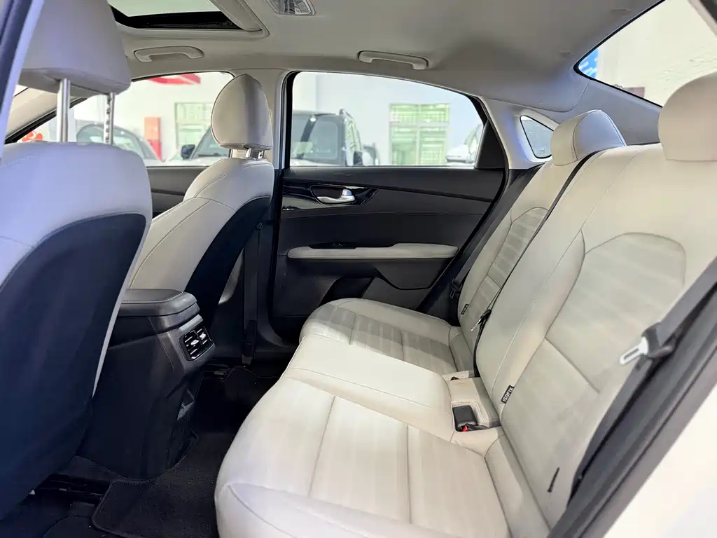 Kia KIA K3 2023 1.5L CVT Luxury 2023 - thumbnail 6