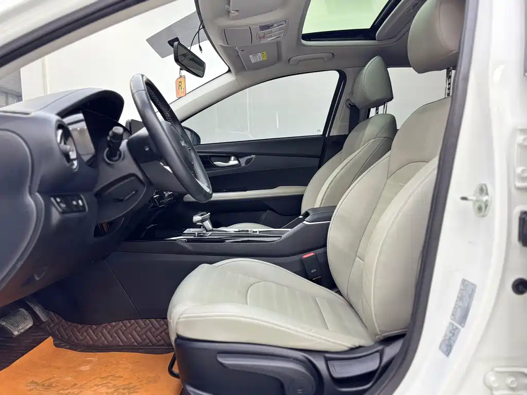 Kia KIA K3 2023 1.5L CVT Luxury 2022 - thumbnail 4