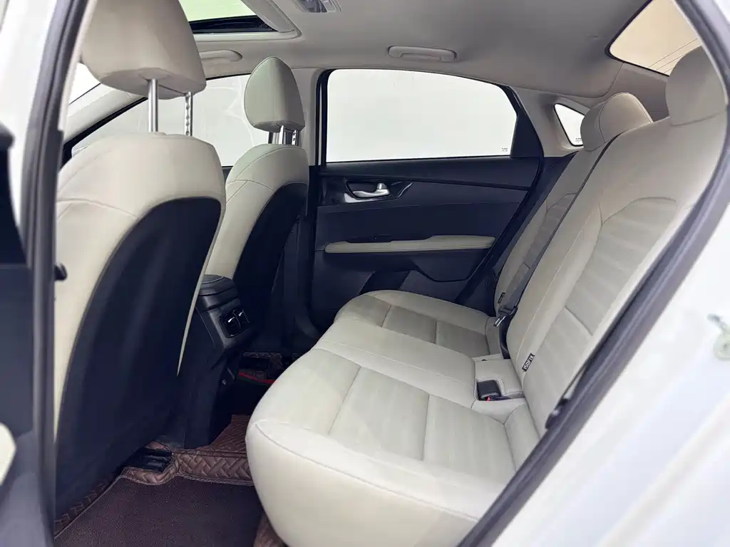 Kia KIA K3 2023 1.5L CVT Luxury 2022 - thumbnail 5