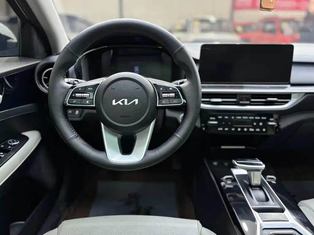 Kia KIA K3 2023 1.5L CVT Luxury 2022 - thumbnail 6