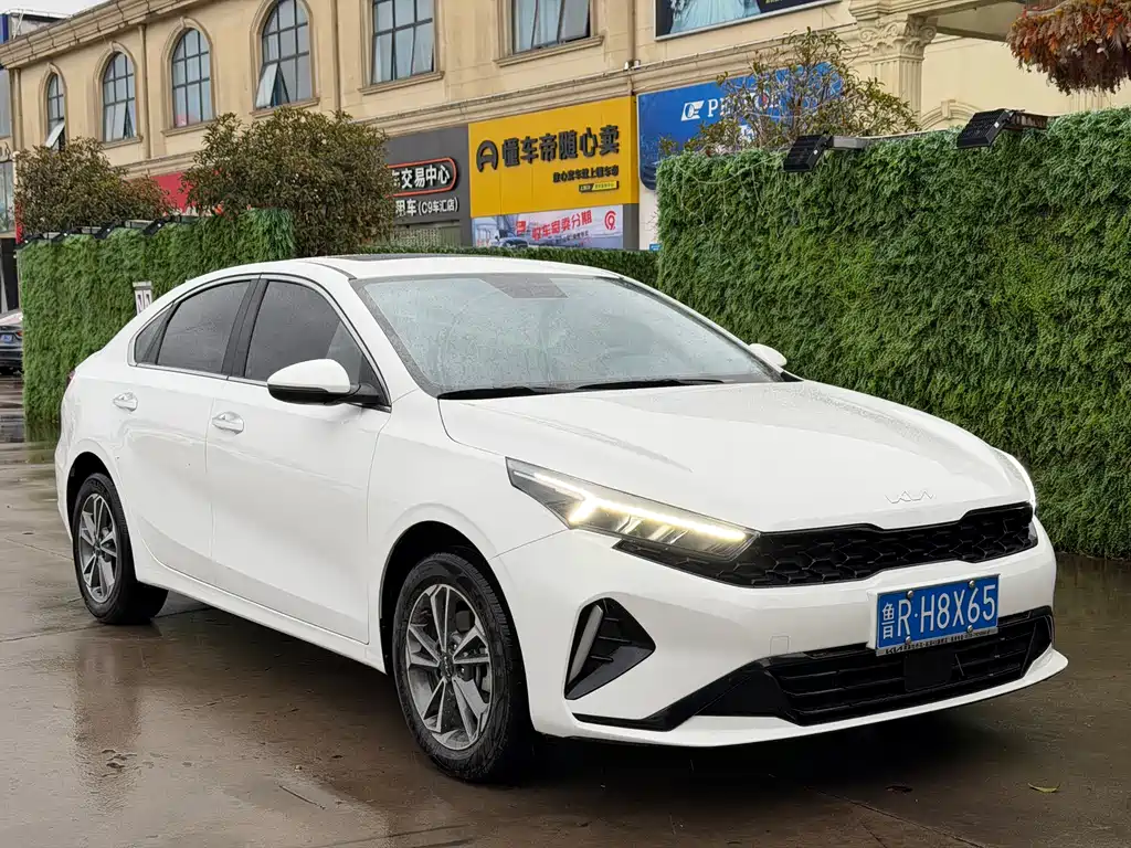 Kia KIA K3 2023 1.5L CVT Luxury 2023 - thumbnail 3