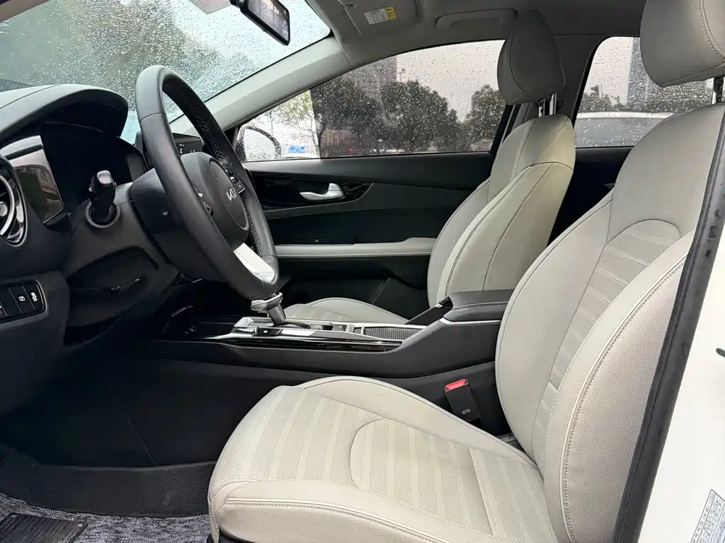Kia KIA K3 2023 1.5L CVT Luxury 2023 - thumbnail 5