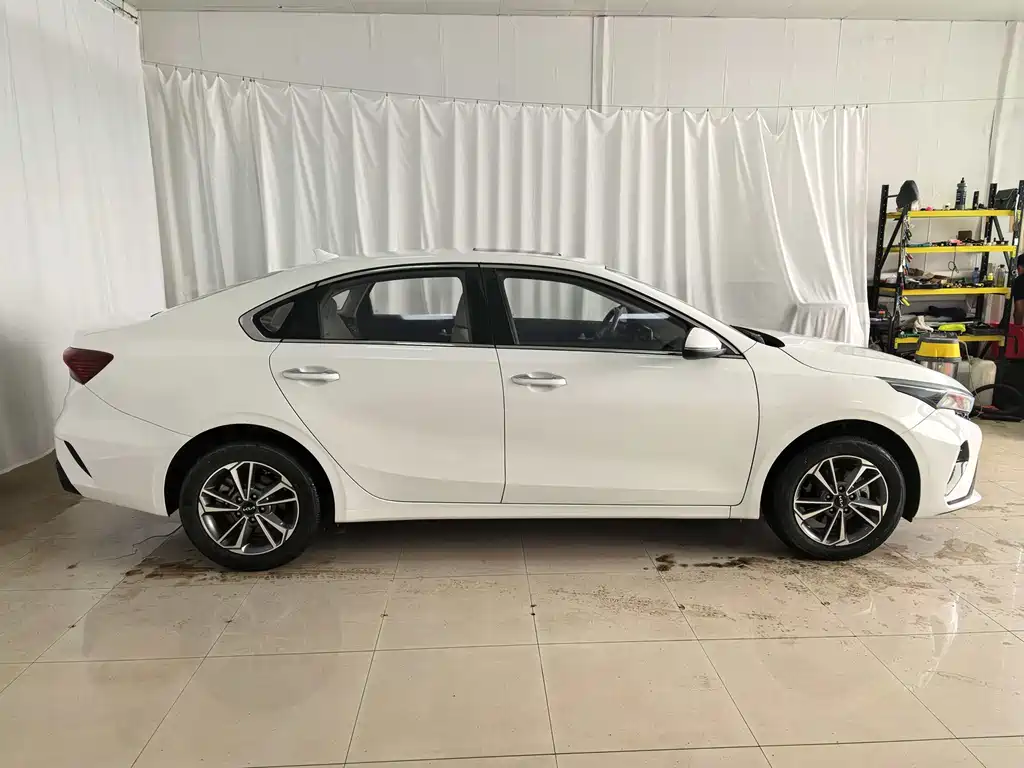 Kia KIA K3 2023 1.5L CVT Luxury Edition 2022 - thumbnail 5