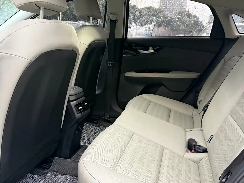 Kia KIA K3 2023 1.5L CVT Luxury 2023 - thumbnail 6