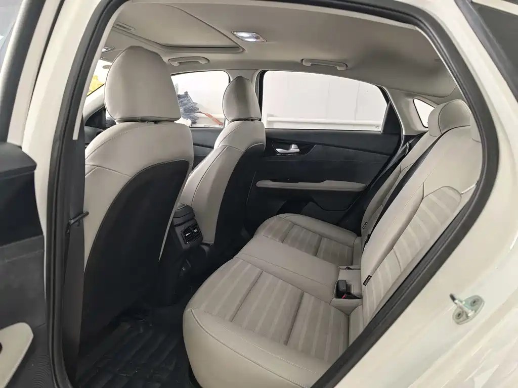 Kia KIA K3 2023 1.5L CVT Luxury Edition 2022 - thumbnail 8