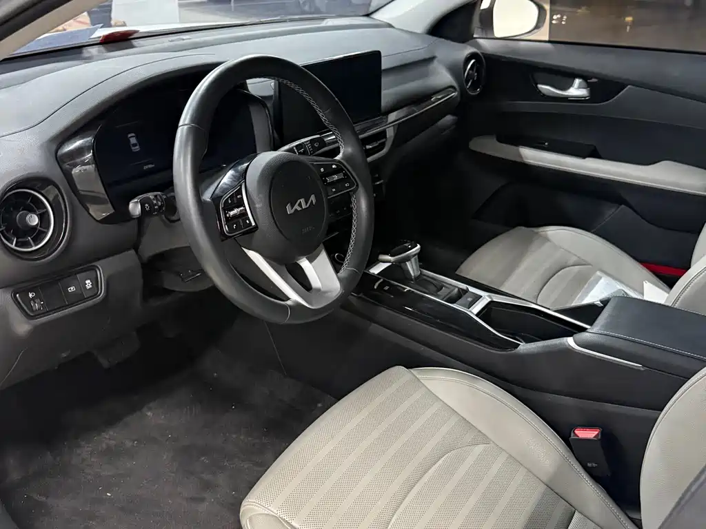 Kia KIA K3 2023 1.5L CVT Luxury 2023 - thumbnail 3