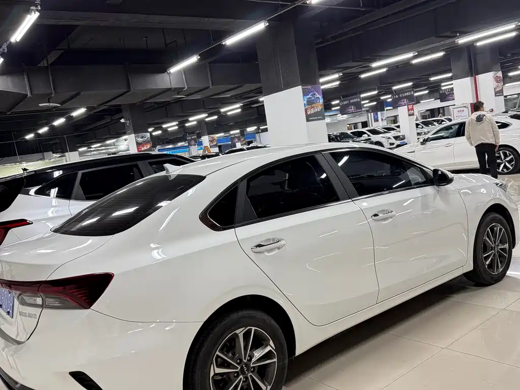 Kia KIA K3 2023 1.5L CVT Luxury 2023 - thumbnail 5