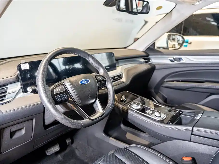 Ford Lingyu 2023 EcoBoost 225 Platinum Edition 7-seater (2/2/3) 2026 - thumbnail 6