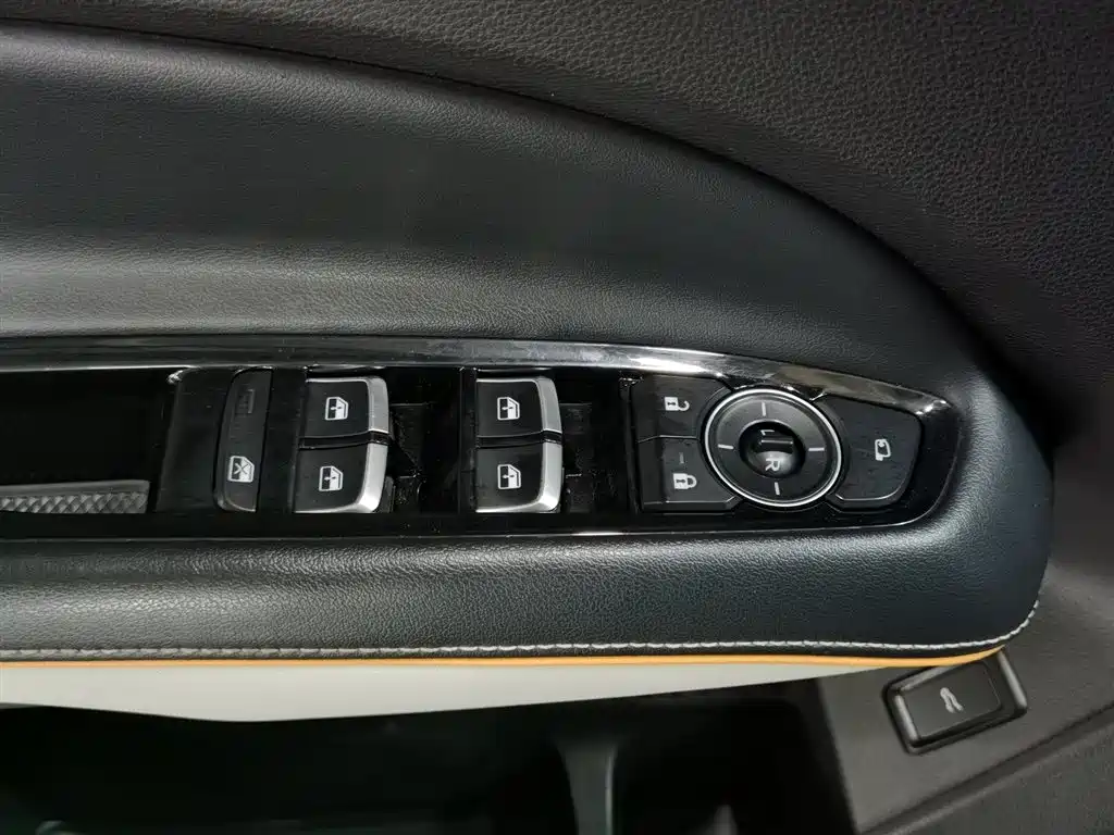 Ford Lingyu 2023 EcoBoost 225 Obsidian Orange Edition Premium 7-seater (2/2/3) 2023 - thumbnail 9