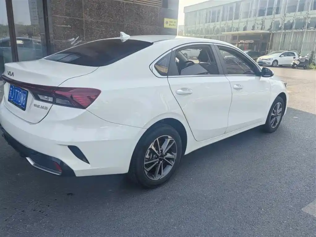 Kia KIA K3 2023 1.5L CVT Luxury 2023 - thumbnail 3