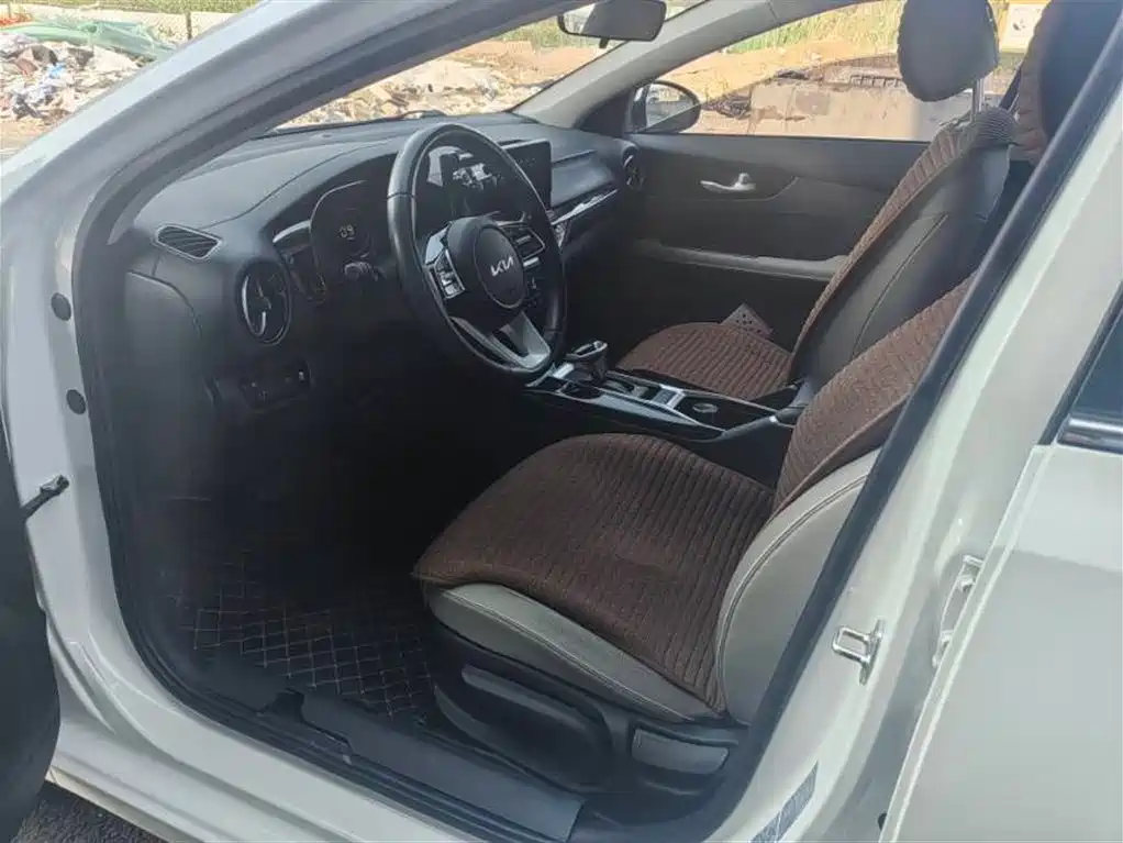 Kia KIA K3 2023 1.5L CVT Luxury 2023 - thumbnail 6
