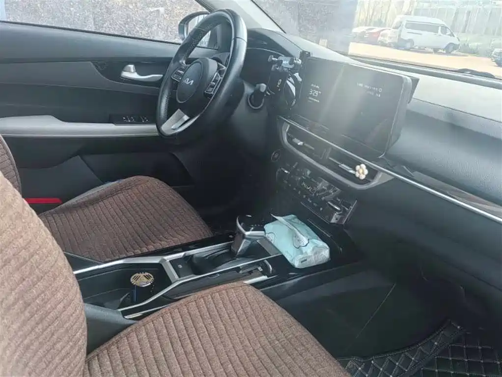 Kia KIA K3 2023 1.5L CVT Luxury 2023 - thumbnail 10