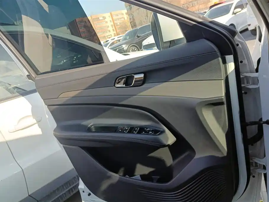 Ford Lingrui 2023 EcoBoost 170 Platinum Edition 2023 - thumbnail 7