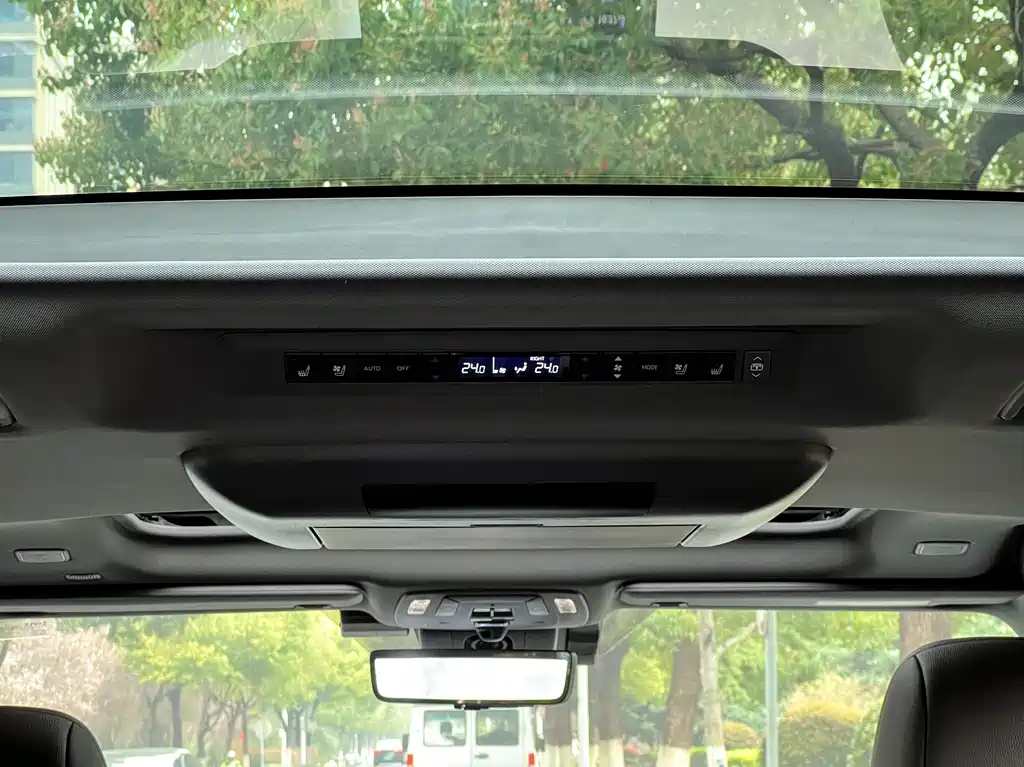 Toyota Toyota Granvia 2023 2.5L Hybrid Flagship VIP Edition 2023 - thumbnail 18