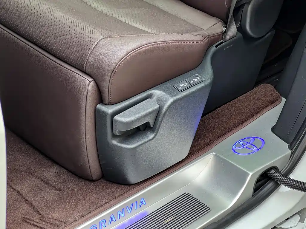 Toyota Toyota Granvia 2023 2.5L Hybrid Flagship VIP Edition 2023 - thumbnail 19