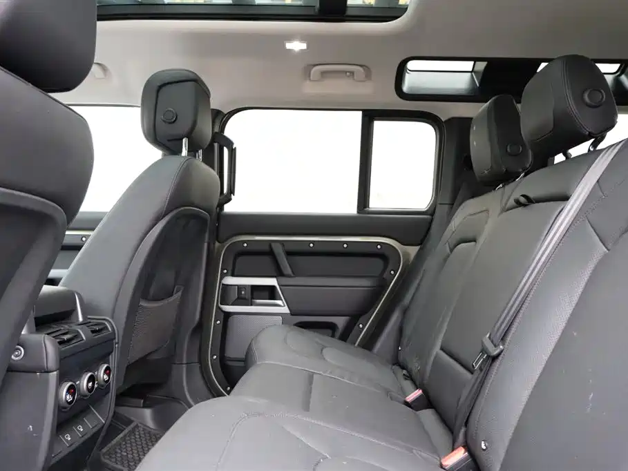 Land Rover Land Rover Defender 2024 110 3.0T P400 Dark Edition 2025 - thumbnail 13