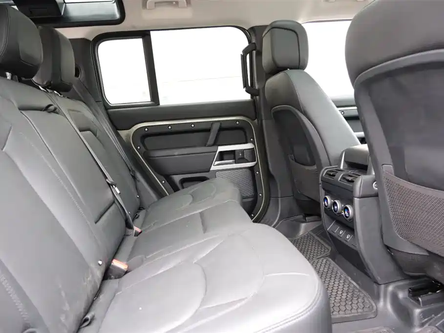 Land Rover Land Rover Defender 2024 110 3.0T P400 Dark Edition 2025 - thumbnail 15