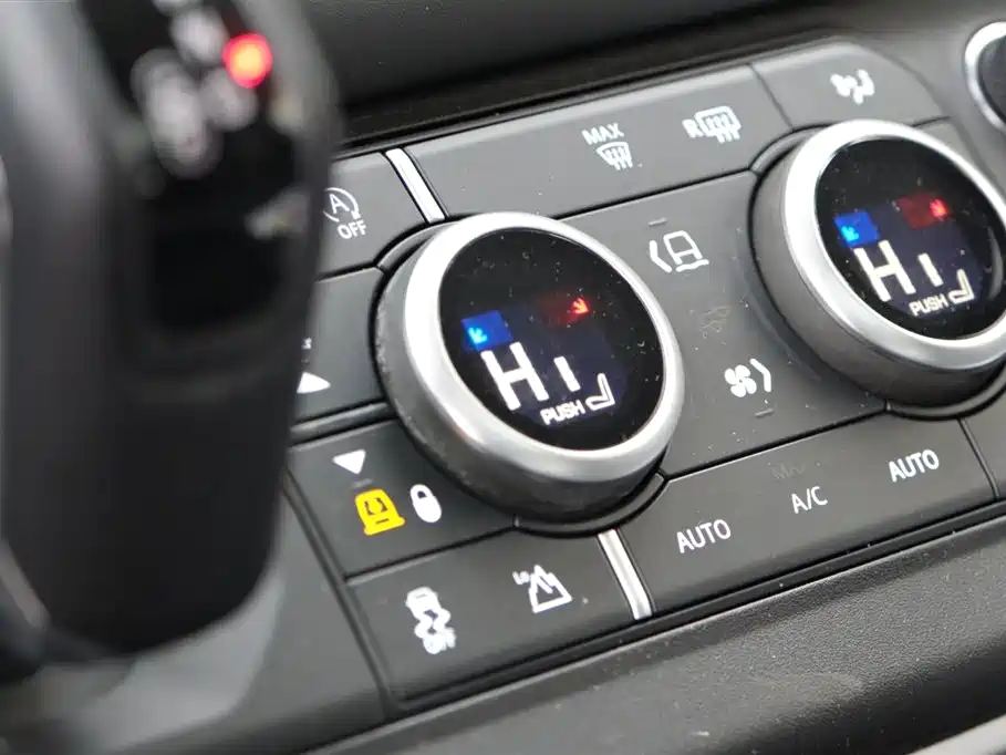 Land Rover Land Rover Defender 2024 110 3.0T P400 Dark Edition 2025 - thumbnail 18