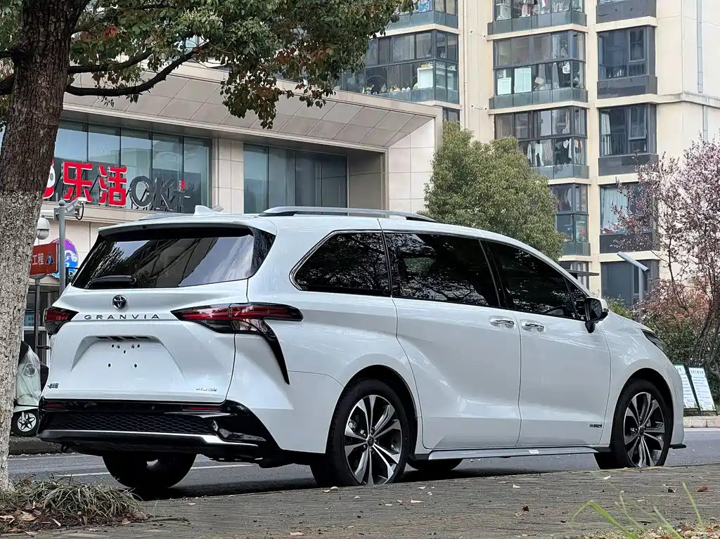 Toyota Toyota Granvia 2023 2.5L Hybrid Flagship VIP Edition 2023 - thumbnail 25