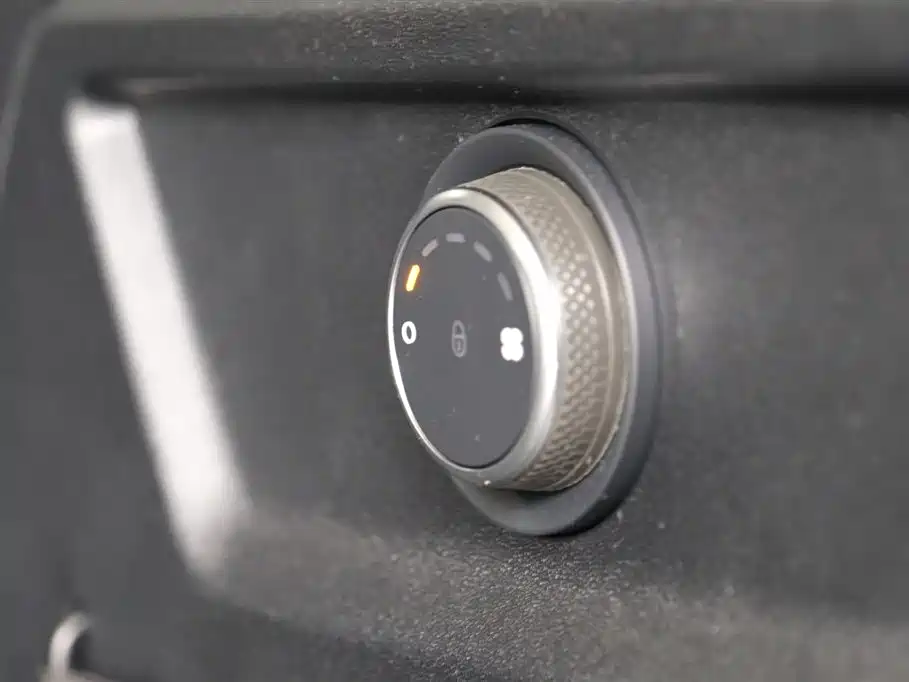 Land Rover Land Rover Defender 2024 110 3.0T P400 Dark Edition 2025 - thumbnail 24