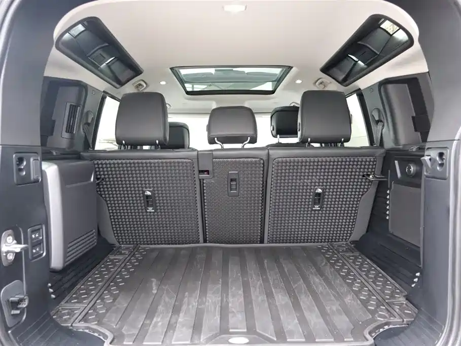 Land Rover Land Rover Defender 2024 110 3.0T P400 Dark Edition 2025 - thumbnail 28