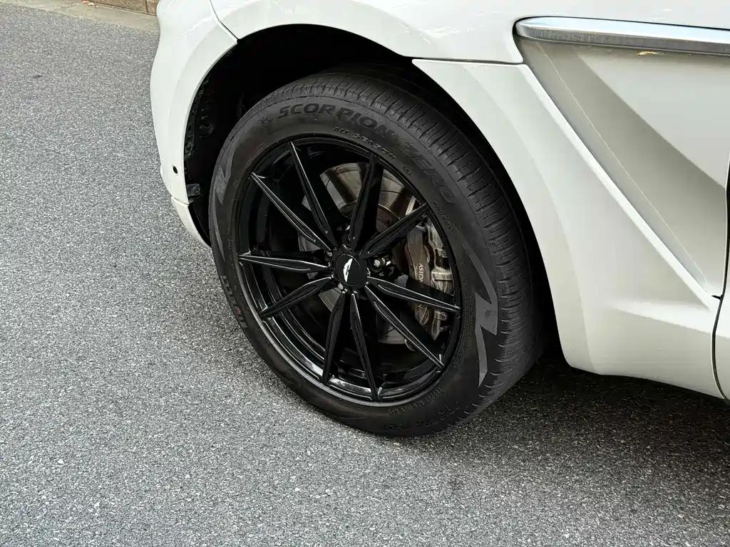 Aston Martin Aston Martin DBX 2023 3.0T Straight-Six 2022 - thumbnail 22