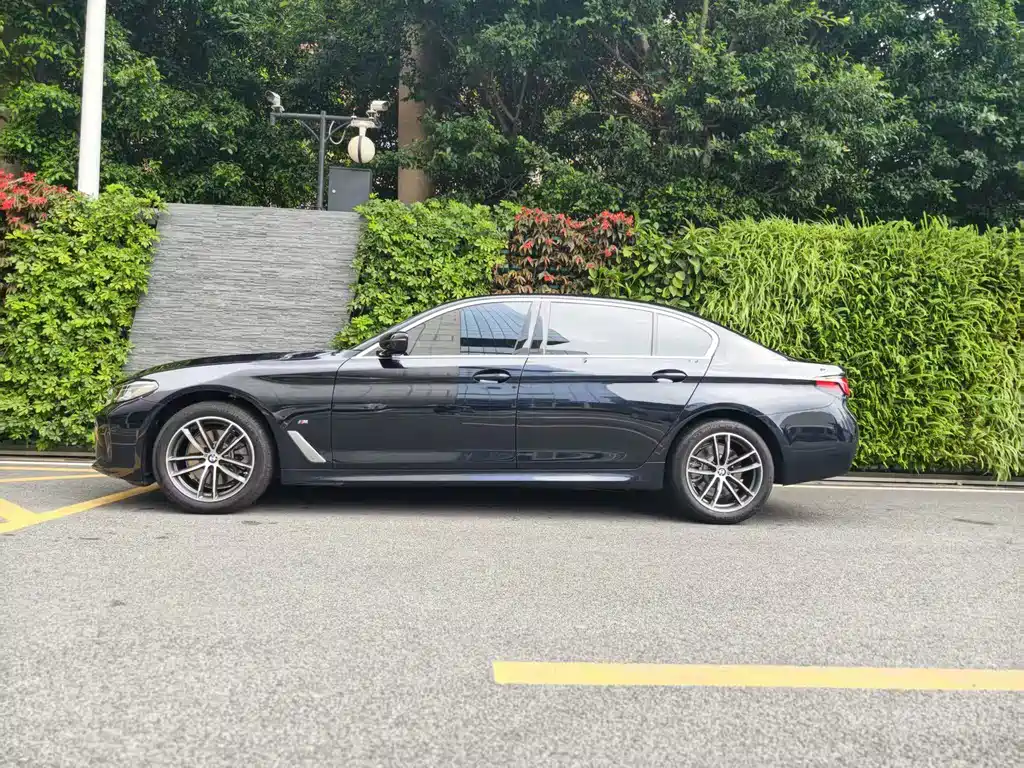 BMW BMW 5 Series 2022 525Li M Sport Package 2022 - thumbnail 3