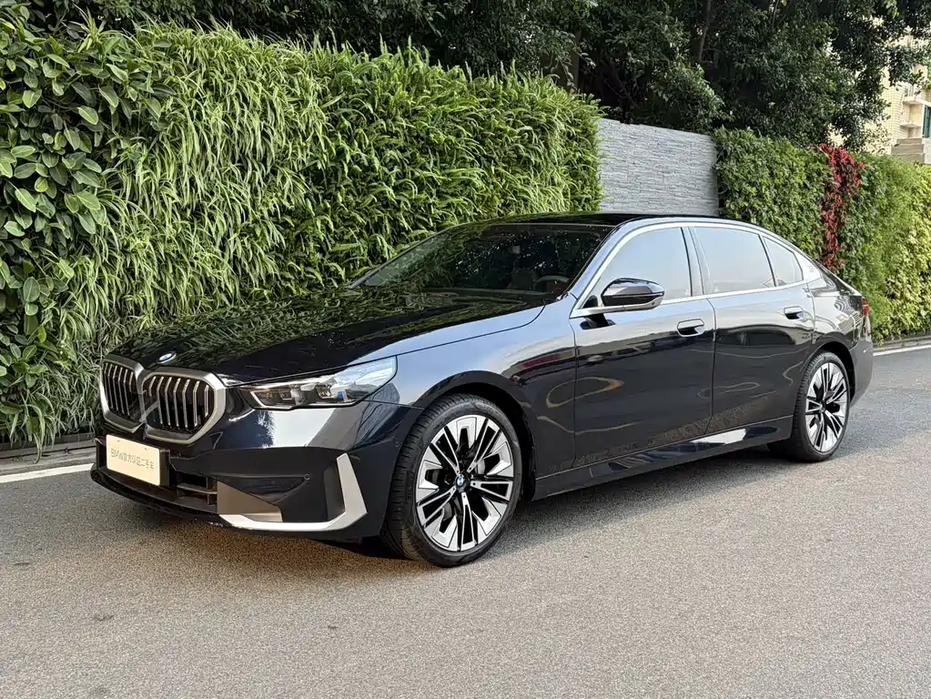 BMW BMW 5 Series 2024 530Li Luxury Package 2025