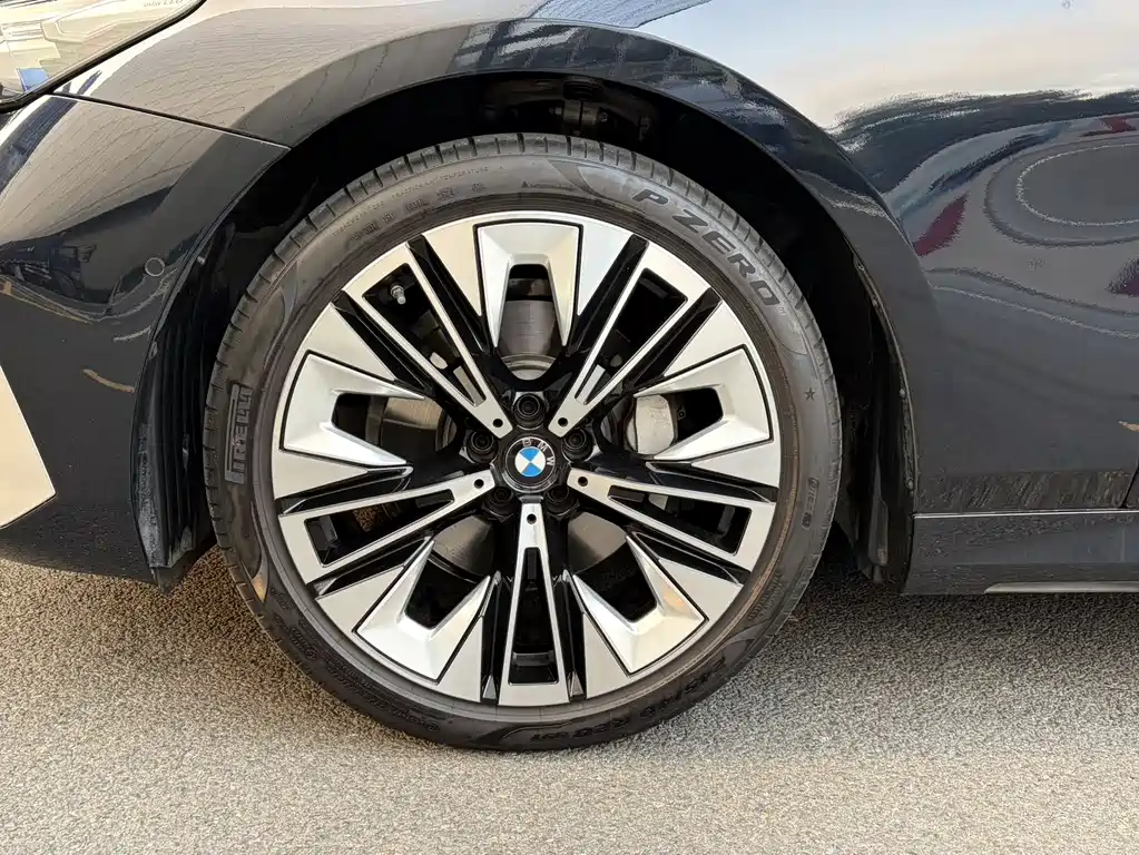 BMW BMW 5 Series 2024 530Li Luxury Package 2025 - thumbnail 8