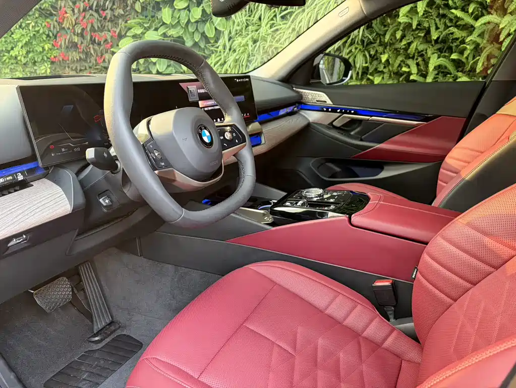 BMW BMW 5 Series 2024 530Li Luxury Package 2025 - thumbnail 11