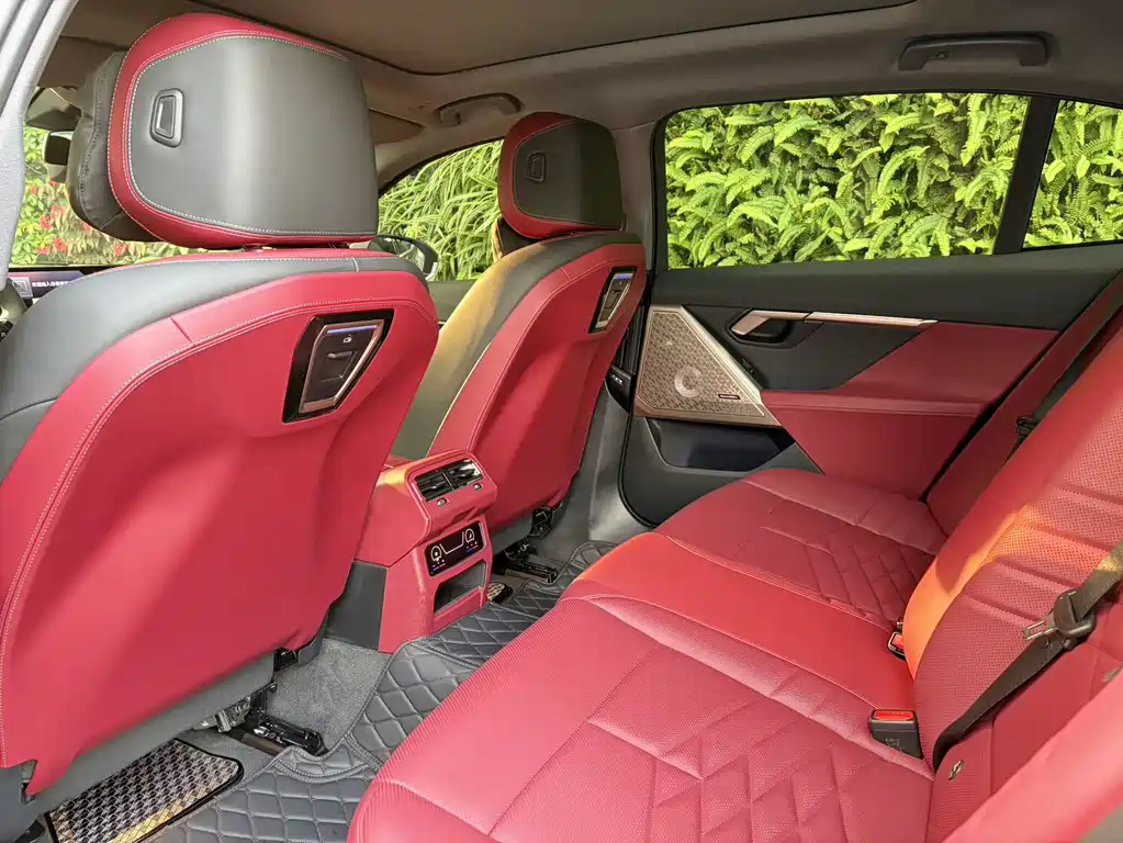 BMW BMW 5 Series 2024 530Li Luxury Package 2025 - thumbnail 12