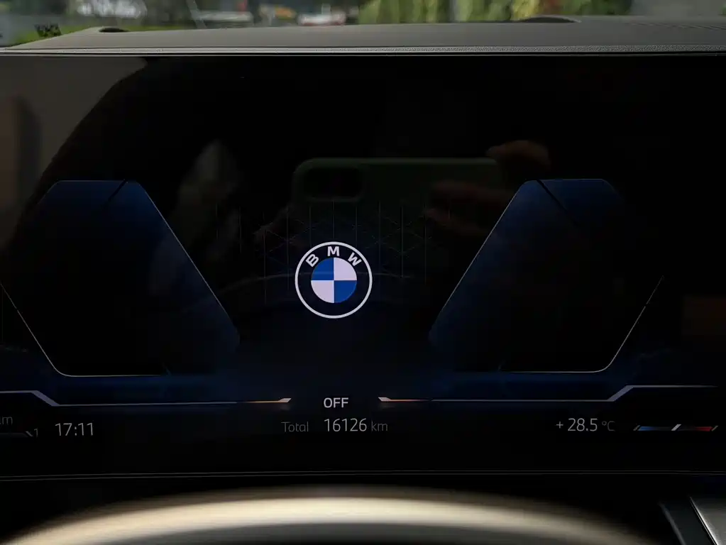 BMW BMW 5 Series 2024 530Li Luxury Package 2025 - thumbnail 15
