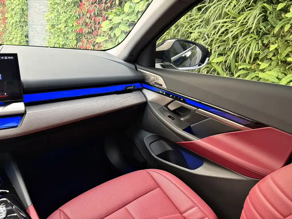 BMW BMW 5 Series 2024 530Li Luxury Package 2025 - thumbnail 16
