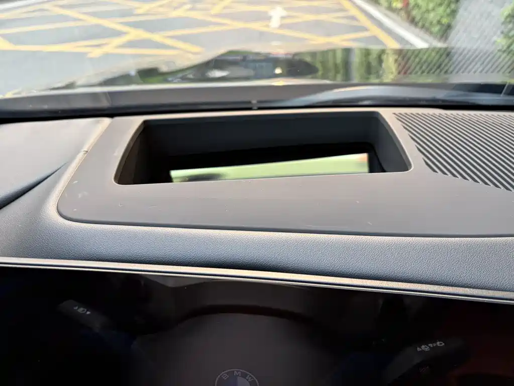 BMW BMW 5 Series 2024 530Li Luxury Package 2025 - thumbnail 19