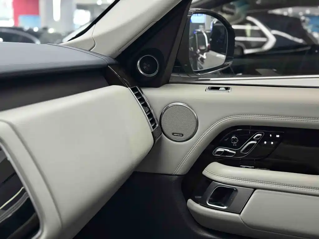 Land Rover Range Rover 2021 3.0 L6 Heritage Edition 2021 - thumbnail 13